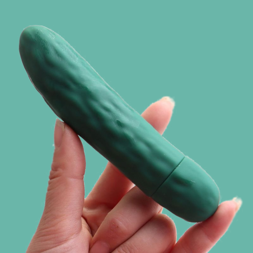 Vegetable combination cucumber-shaped silicone massage device, helps relax the mind and provides a gentle, skin-friendly fit.